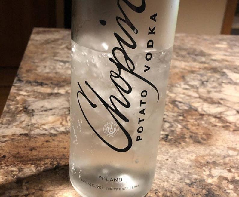 Chopin Vokda Bottle 20oz Glass Set