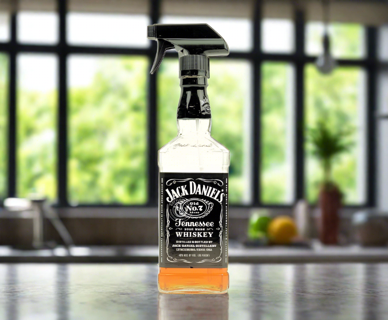 Jack Daniel's Whiskey 24oz Spray Bottle