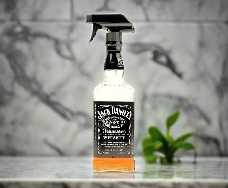 Jack Daniel's Whiskey 24oz Spray Bottle