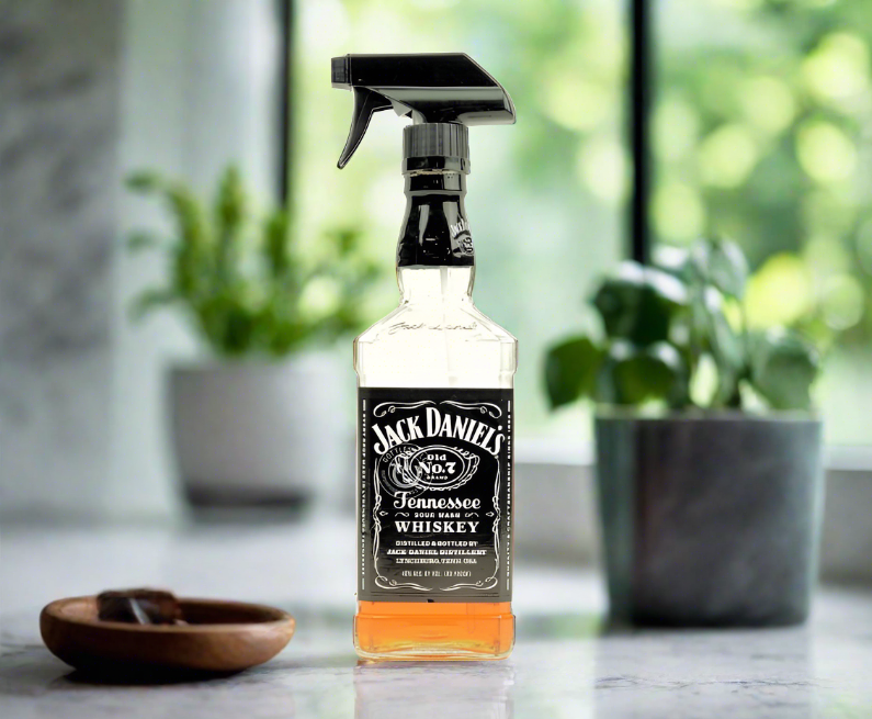 Jack Daniel's Whiskey 24oz Spray Bottle