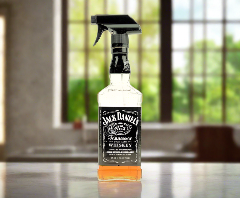 Jack Daniel's Whiskey 24oz Spray Bottle