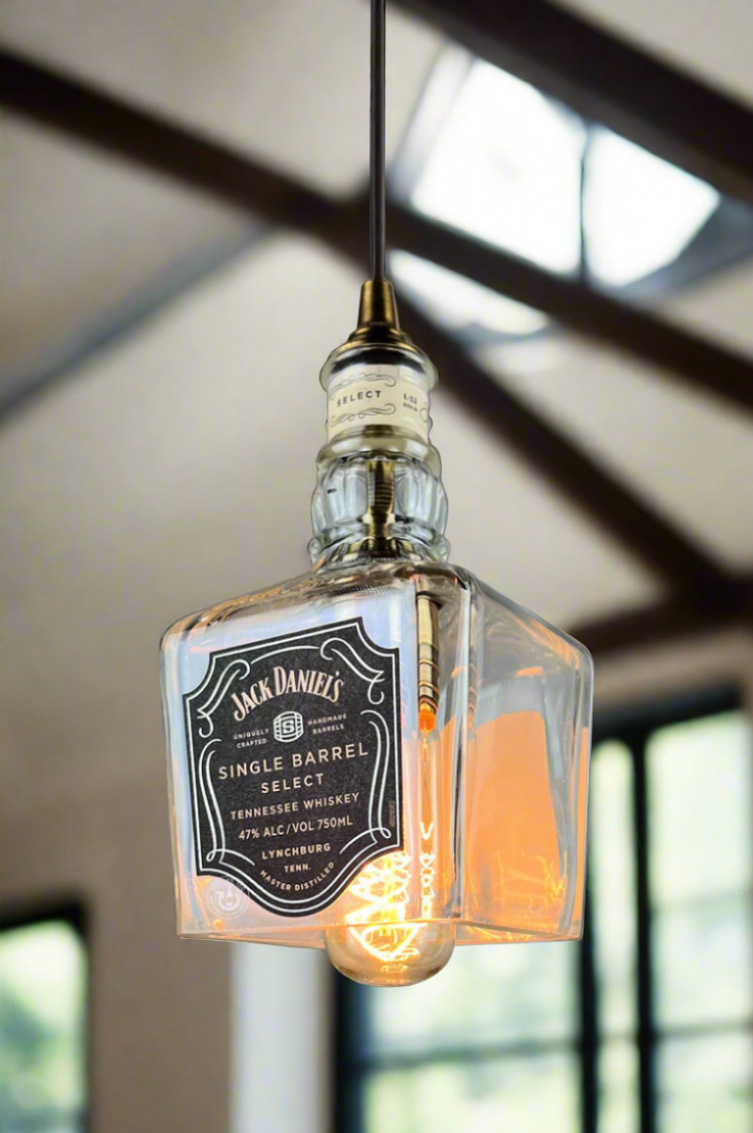 Lampe d'appoint bouteille Jack Daniels récupérée / recyclée - Canada Lampe d'appoint bouteille Jack Daniels récupérée / recyclée - Canada