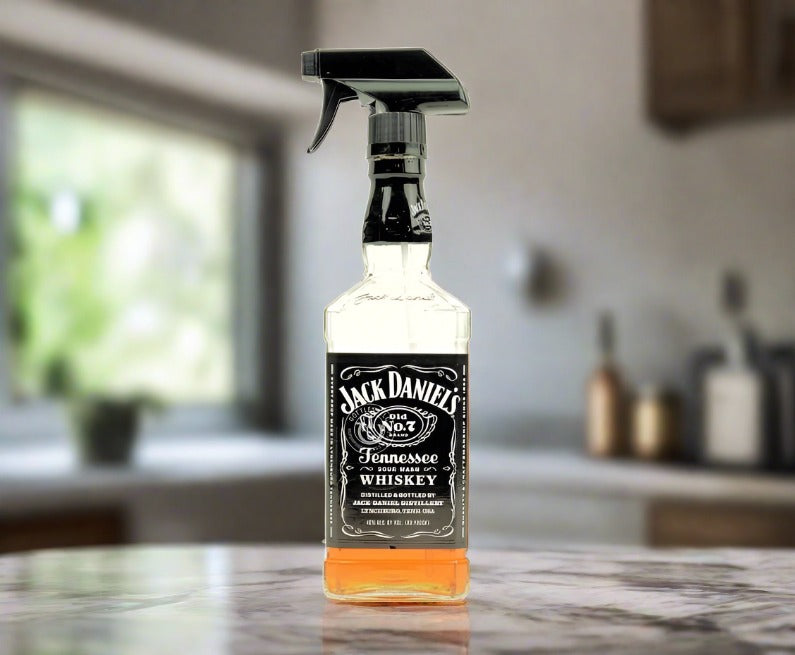 Jack Daniel's Whiskey 24oz Spray Bottle